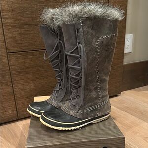 Sorel Women's Gray Fur-Lined Boots: Cate the Great